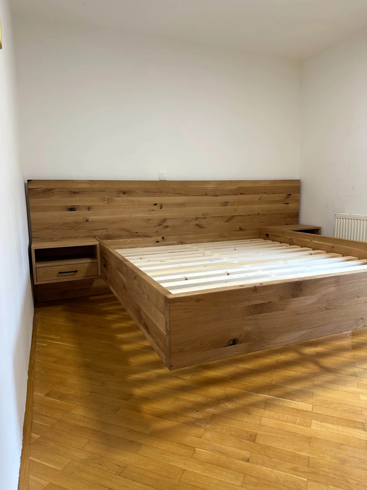 Postelja masivna po meri – Mizarstvo Oblak